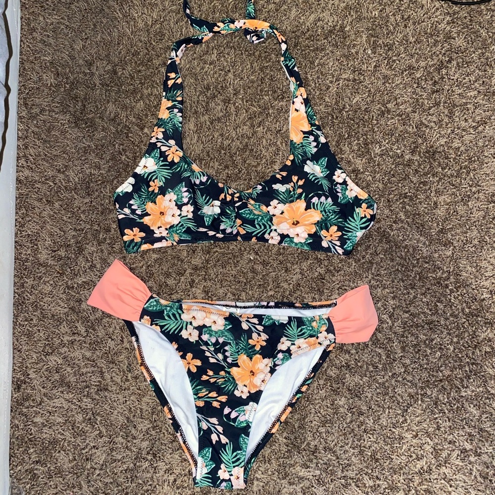 Cute floral Cupshe bikini!